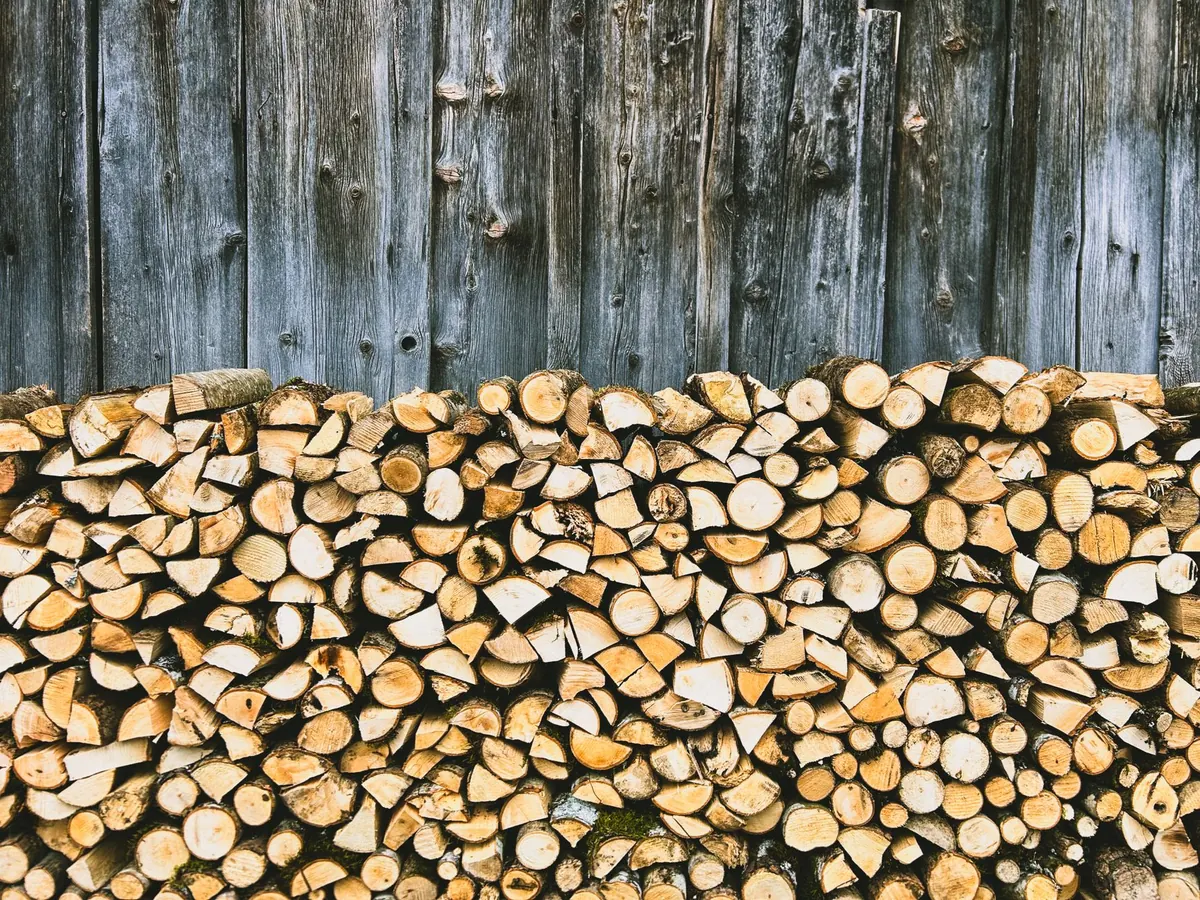 How to Season and Store Cedar Timber for DIY Projects
